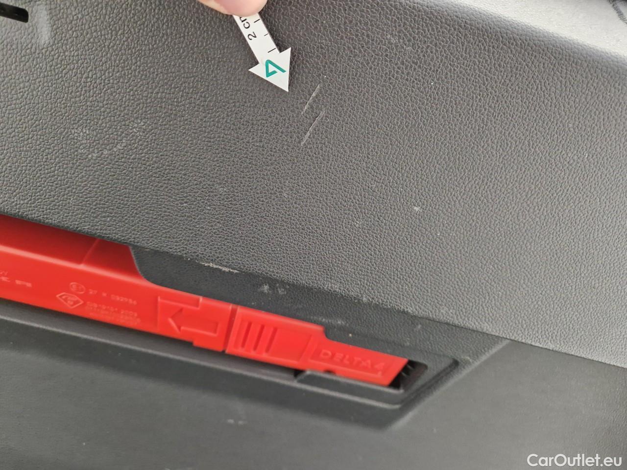  Volkswagen  Golf  Life 1.0 TSI #47