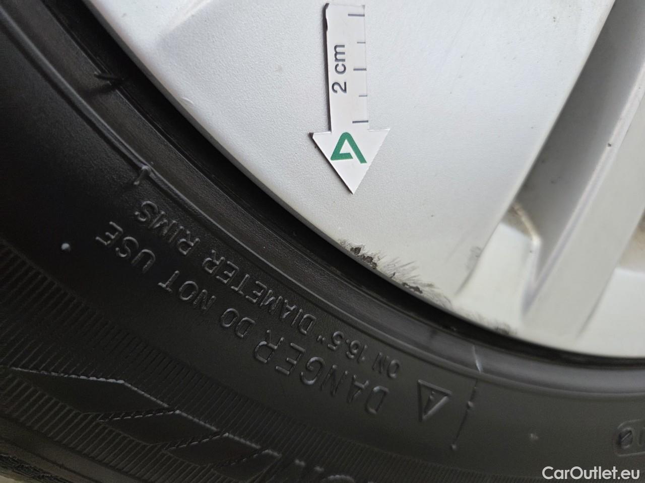  Volkswagen  Golf  Life 1.0 TSI #22