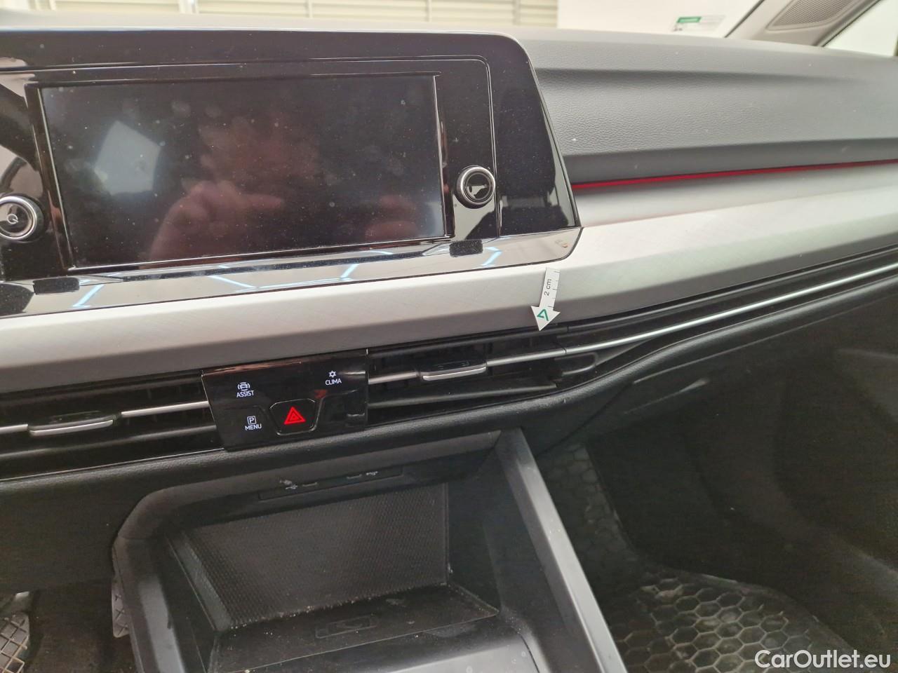  Volkswagen  Golf  Life 1.0 TSI #52