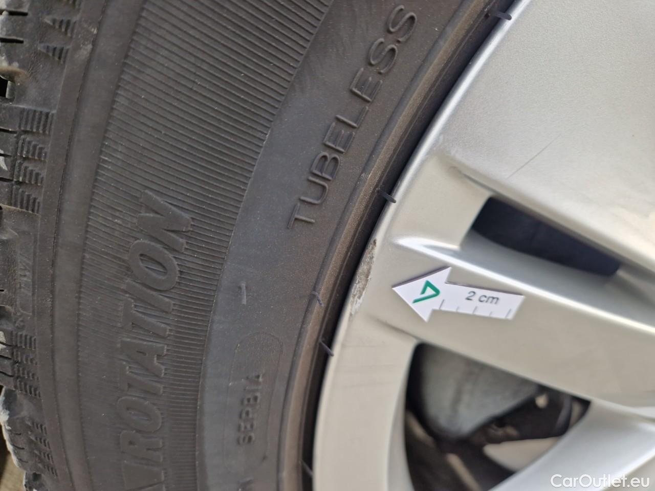  Volkswagen  Golf  Life 1.0 TSI #39