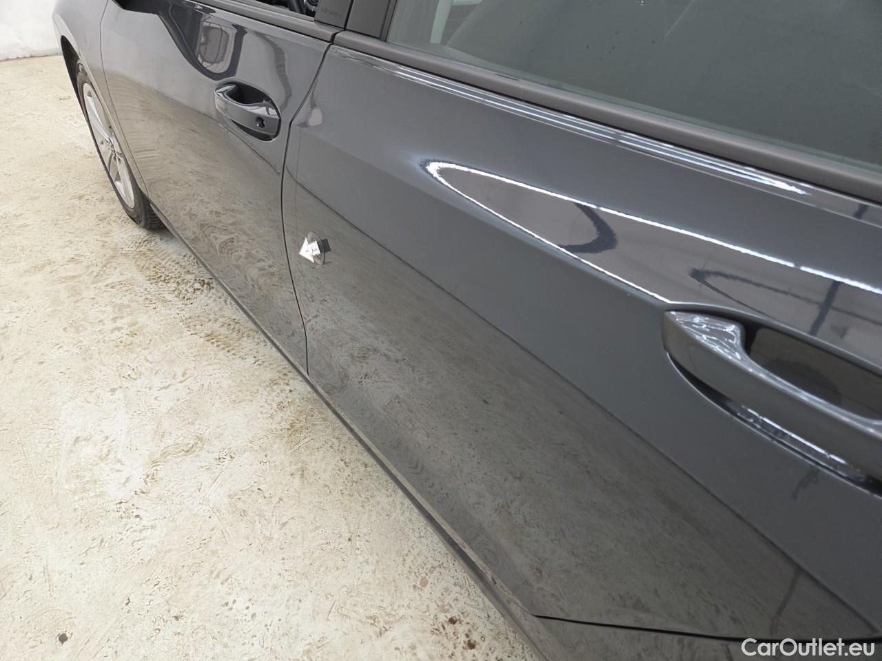  Volkswagen  Golf  Life 1.0 TSI #37