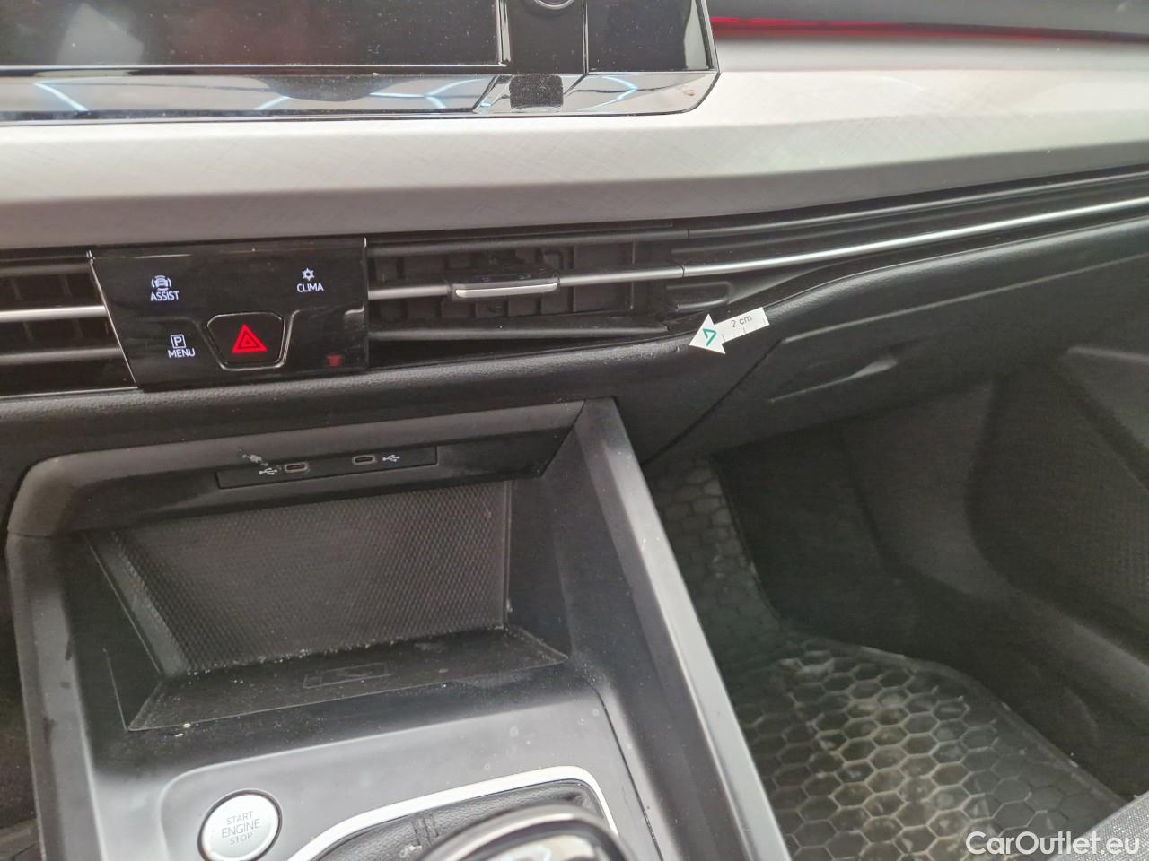  Volkswagen  Golf  Life 1.0 TSI #54