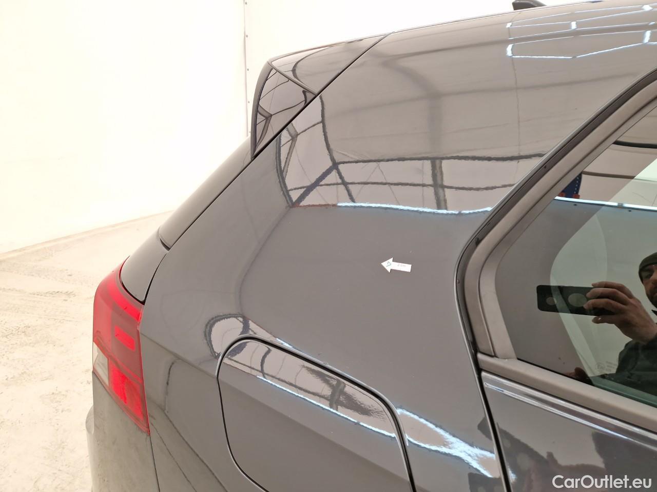  Volkswagen  Golf  Life 1.0 TSI #24