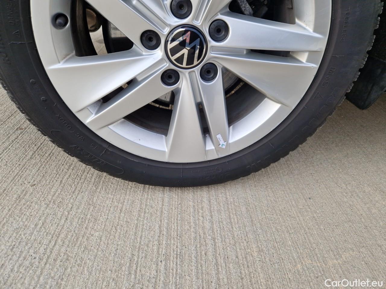  Volkswagen  Golf  Life 1.0 TSI #44