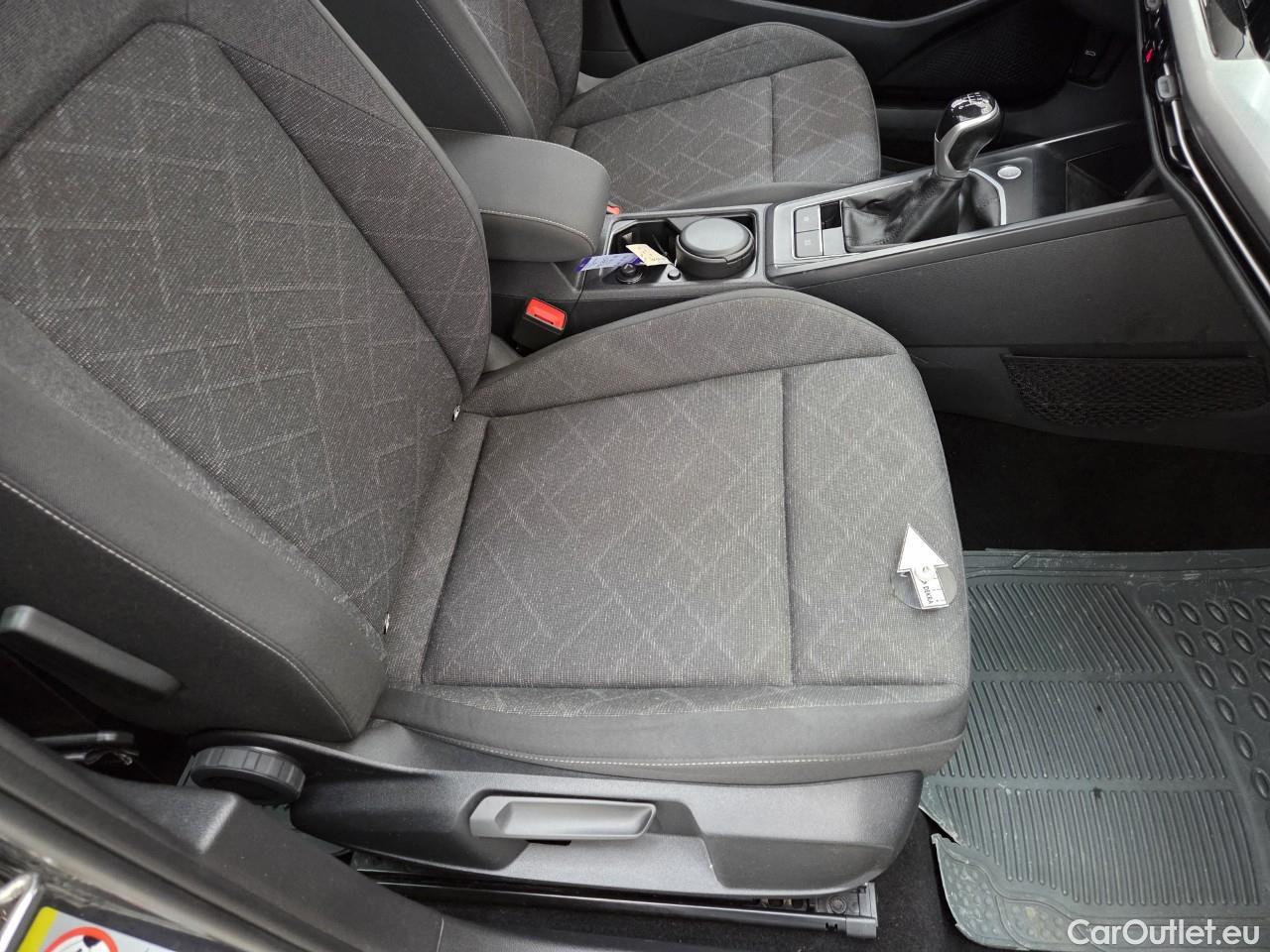  Volkswagen  Golf  Life 1.0 TSI #41