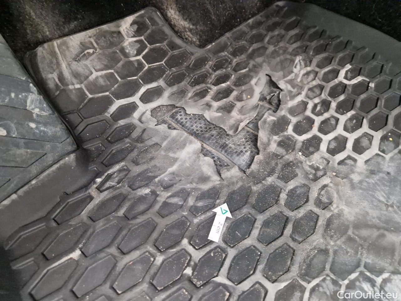  Volkswagen  Golf  Life 1.0 TSI #48