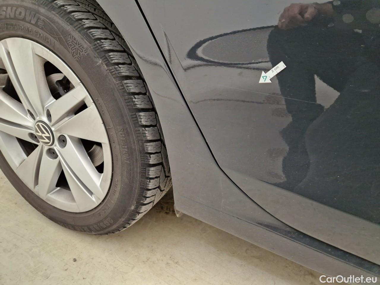  Volkswagen  Golf  Life 1.0 TSI #33