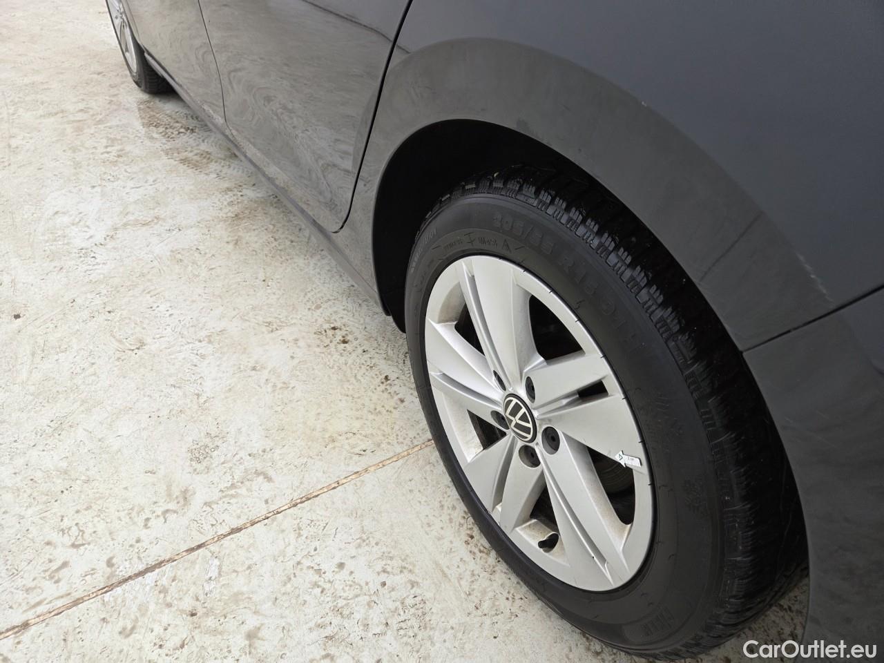  Volkswagen  Golf  Life 1.0 TSI #34