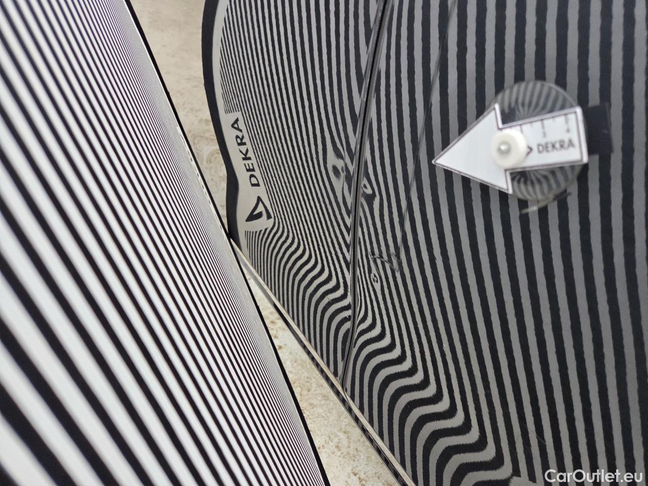  Volkswagen  Golf  Life 1.0 TSI #36