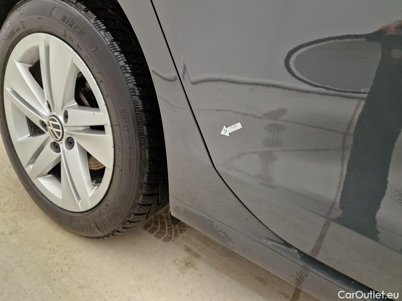  Volkswagen  Golf  Life 1.0 TSI #18