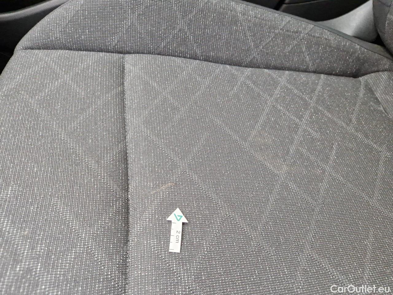  Volkswagen  Golf  Life 1.0 TSI #50