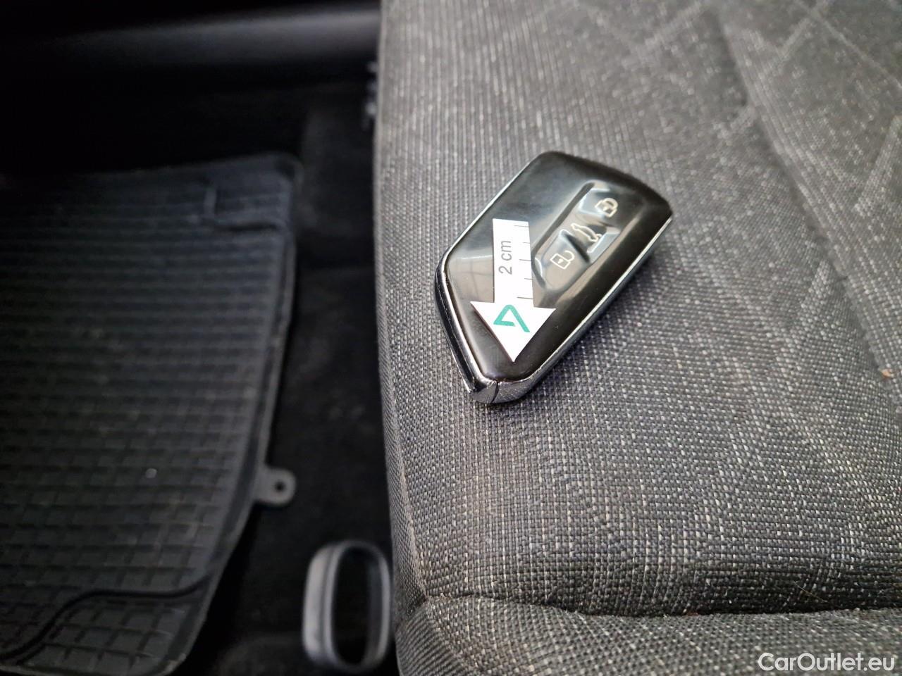  Volkswagen  Golf  Life 1.0 TSI #1