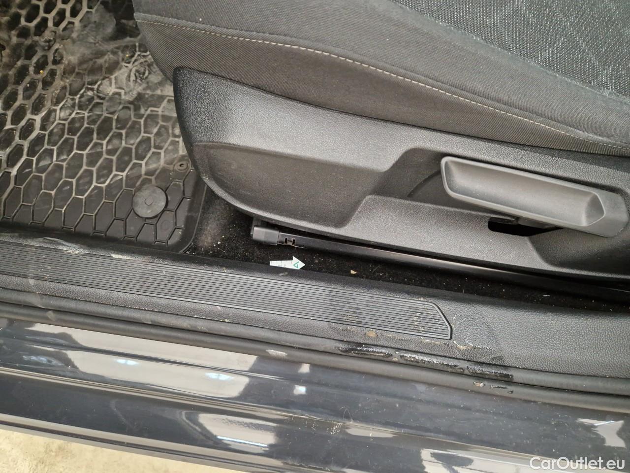  Volkswagen  Golf  Life 1.0 TSI #45