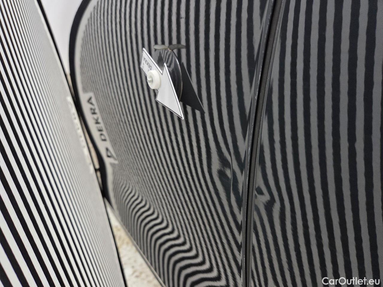  Volkswagen  Golf  Life 1.0 TSI #2