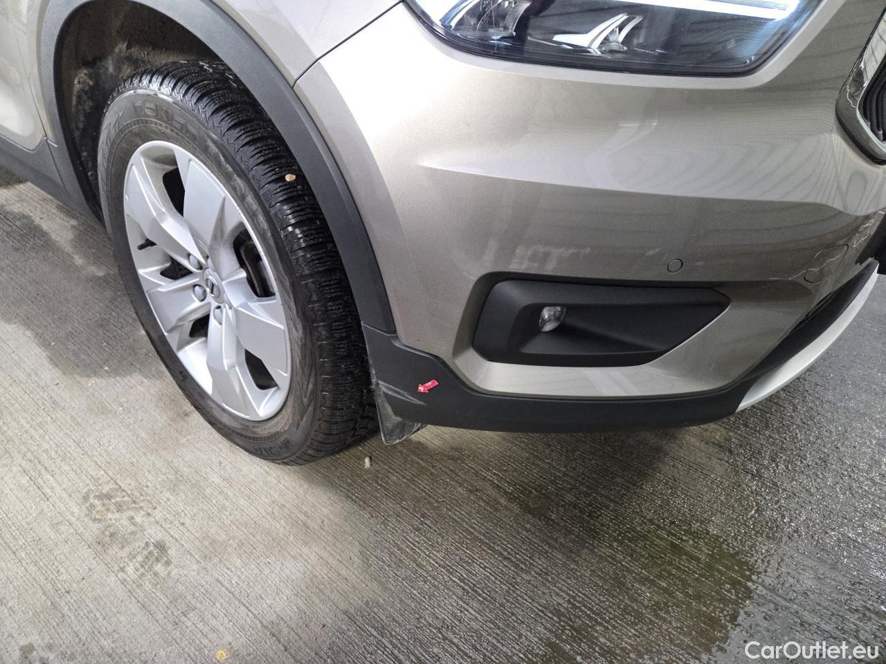  Volvo  XC 40 2.0 B4 P 197CP Momentum Pro AT8 #5