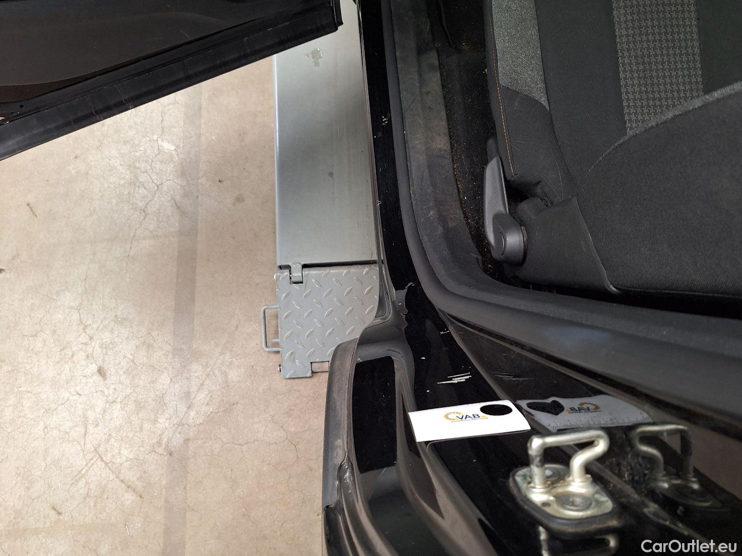  Peugeot  5008 Peugeot,  FL'20, Peugeot  1.2 PureTech 96kW S&S Active Pack 5d #40