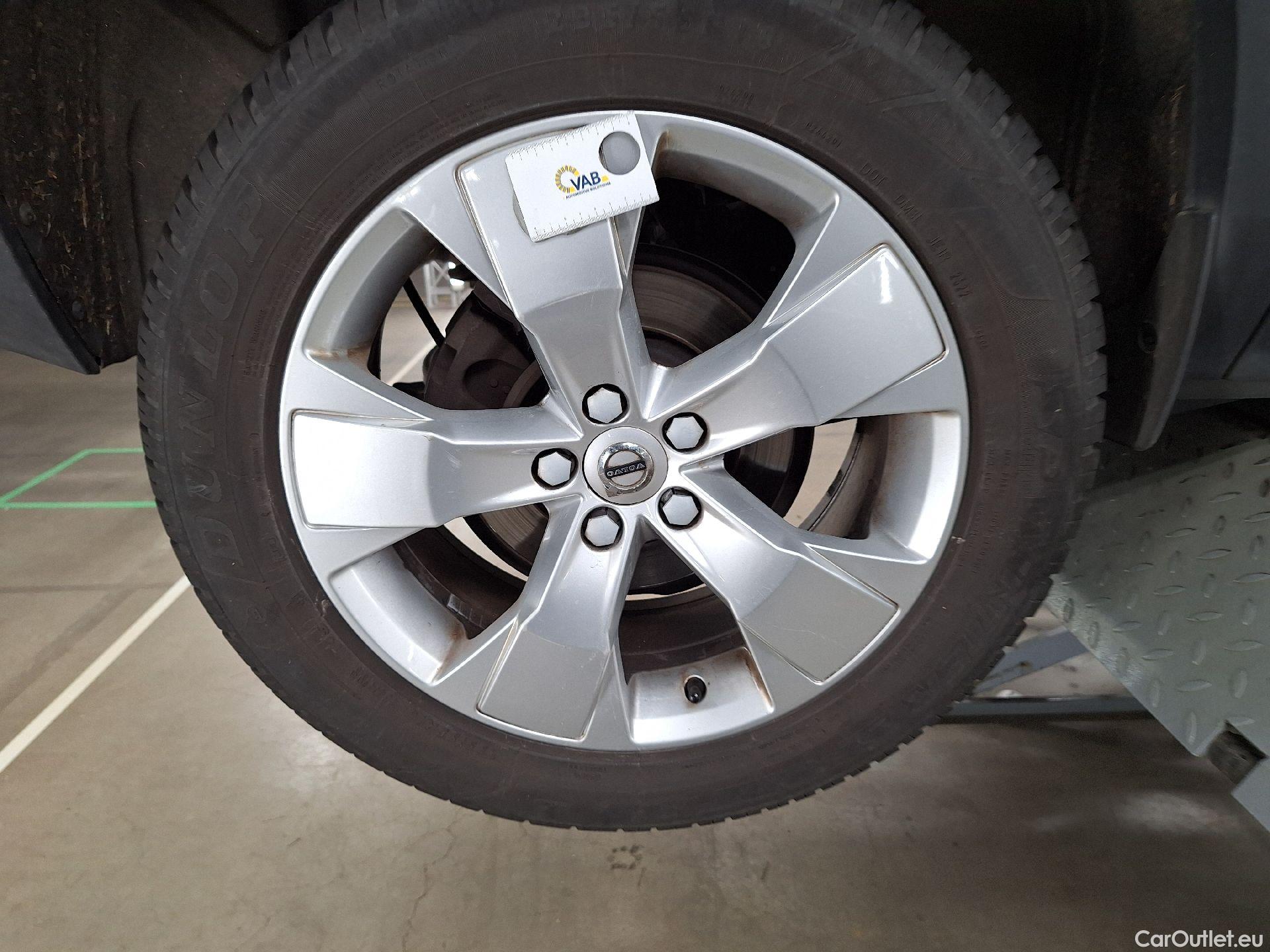  Volvo  XC 40 Volvo, XC40 '17, Volvo XC40 T3 Momentum Pro 5d #29