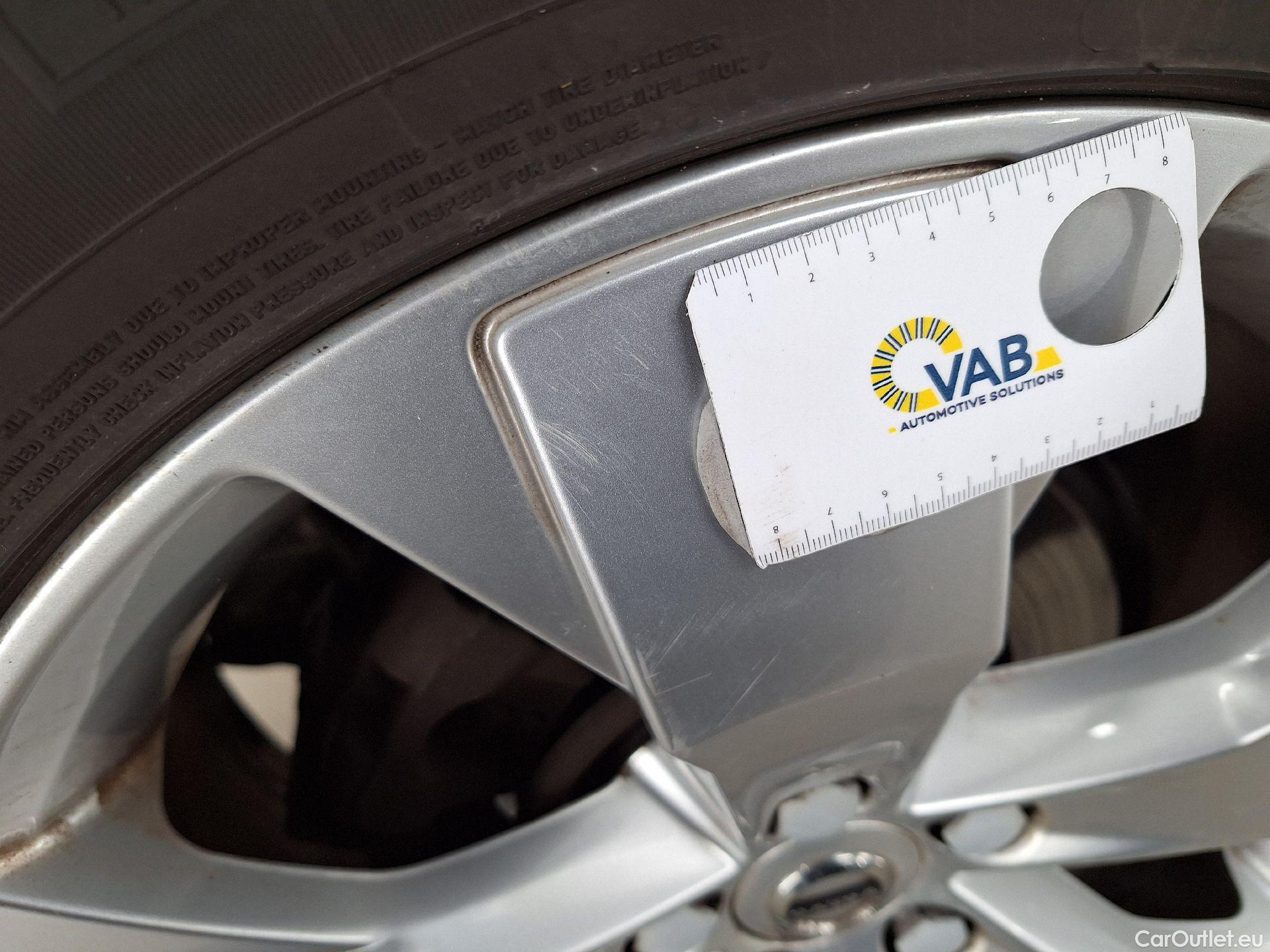  Volvo  XC 40 Volvo, XC40 '17, Volvo XC40 T3 Momentum Pro 5d #30