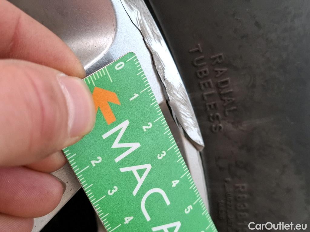  Peugeot  208  Premium 1.5 HDi 100CV BVM6 E6d #40