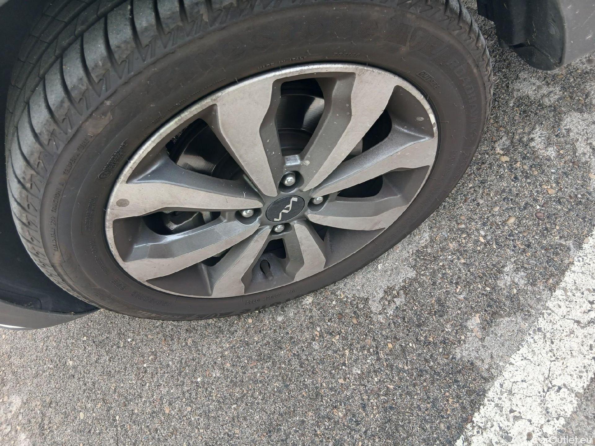  KIA  STONIC KIA  / 2017 / 5P / todoterreno 1.0 T-GDi 88kW (120CV) MHEV iMT Drive #7