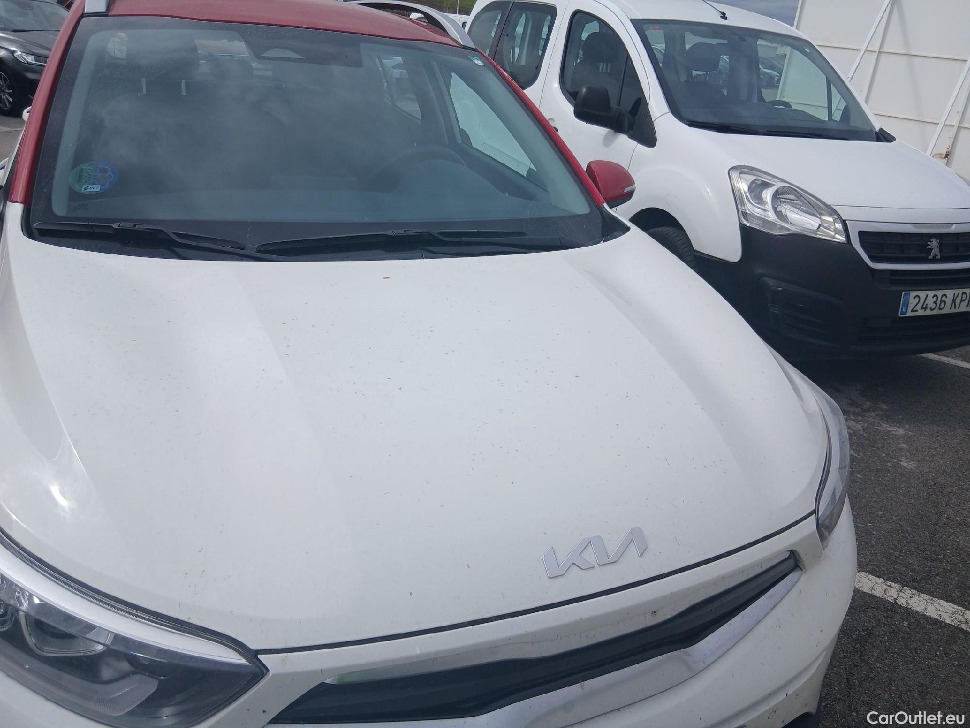  KIA  STONIC KIA  / 2017 / 5P / todoterreno 1.0 T-GDi 88kW (120CV) MHEV iMT Drive #5