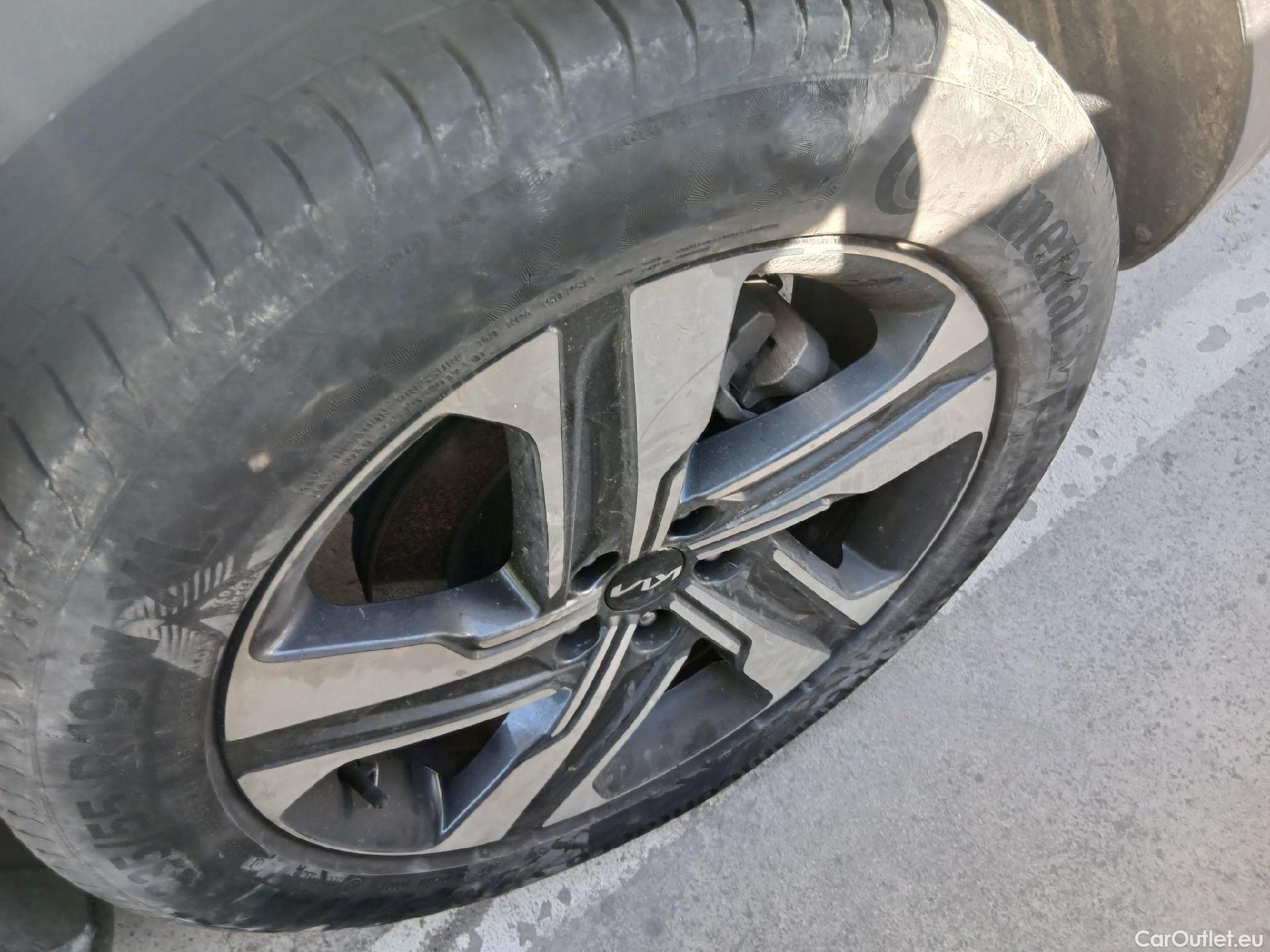  KIA  Sorento KIA  / 2020 / 5P / todoterreno 1.6 T-GDi HEV Emotion 4x2 7pl (P.Luxury) #8