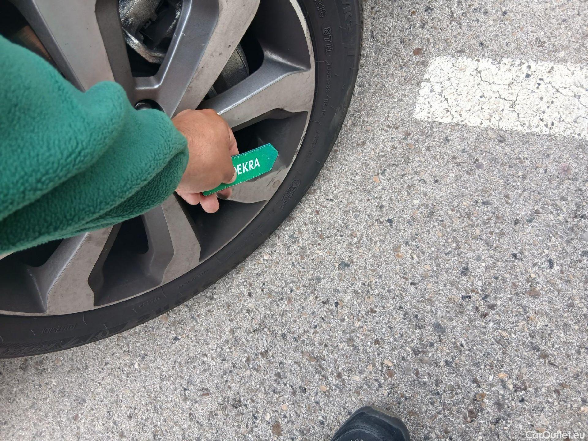  KIA  STONIC KIA  / 2017 / 5P / todoterreno 1.0 T-GDi 88kW (120CV) MHEV iMT Drive #24