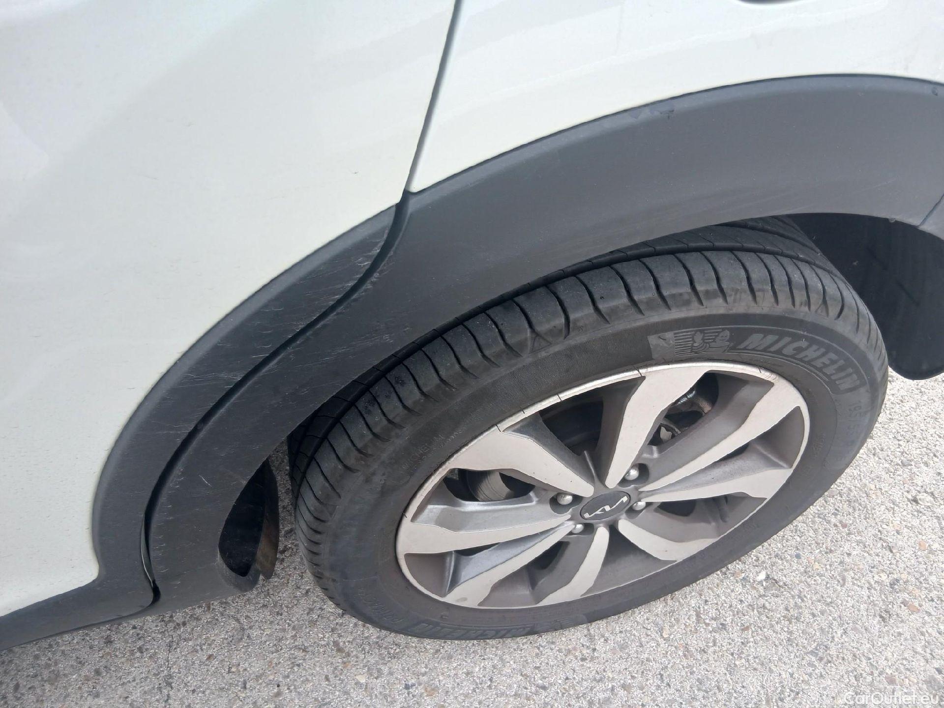  KIA  STONIC KIA  / 2017 / 5P / todoterreno 1.0 T-GDi 88kW (120CV) MHEV iMT Drive #14