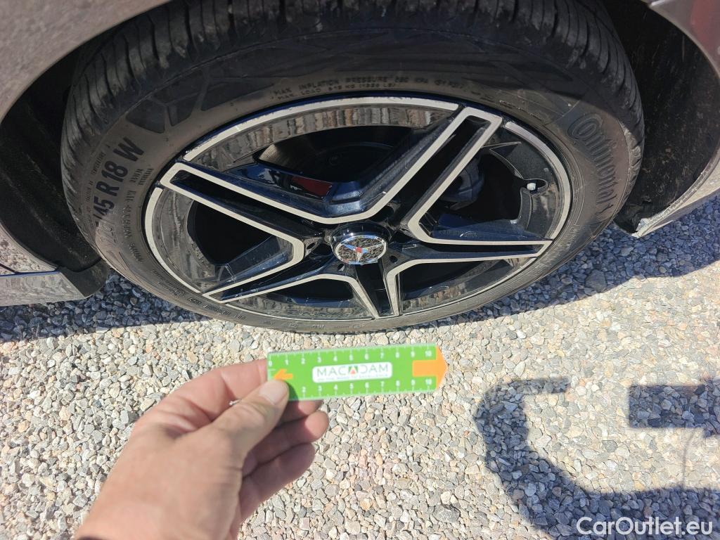  Mercedes  A-Klasse MERCEDES-BENZ Clase A / 2018 / 5P / berlina con portón A 180 d #3