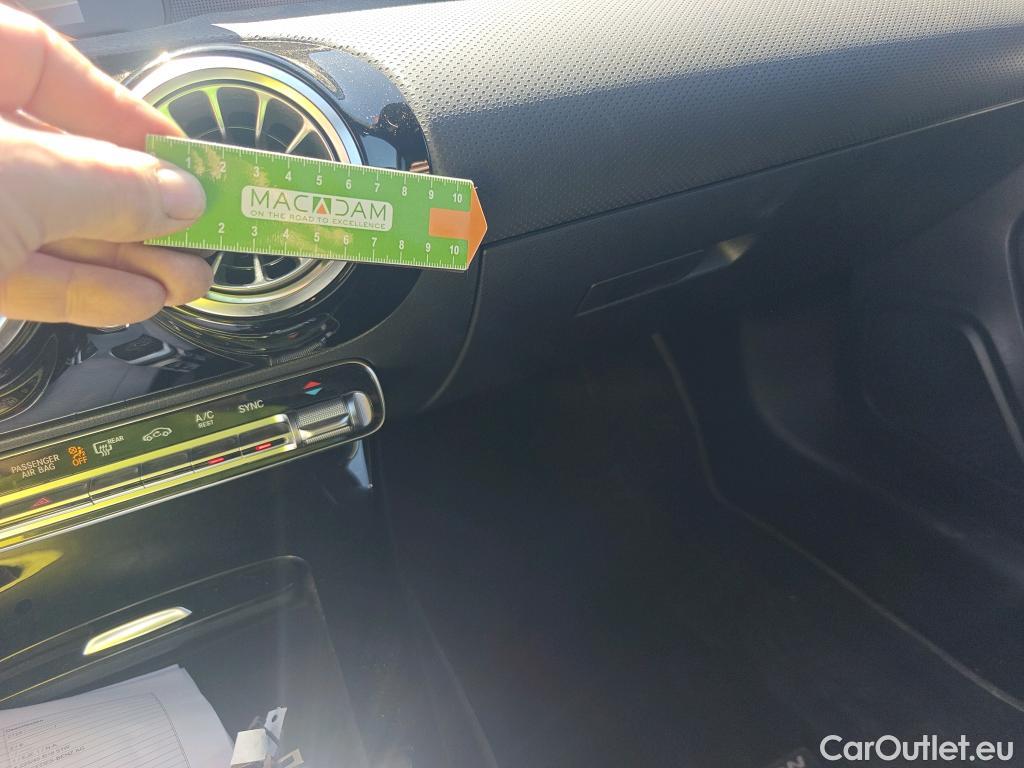  Mercedes  A-Klasse MERCEDES-BENZ Clase A / 2018 / 5P / berlina con portón A 180 d #12