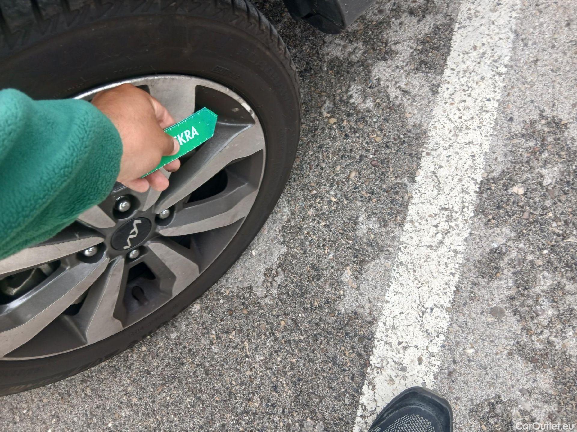  KIA  STONIC KIA  / 2017 / 5P / todoterreno 1.0 T-GDi 88kW (120CV) MHEV iMT Drive #8