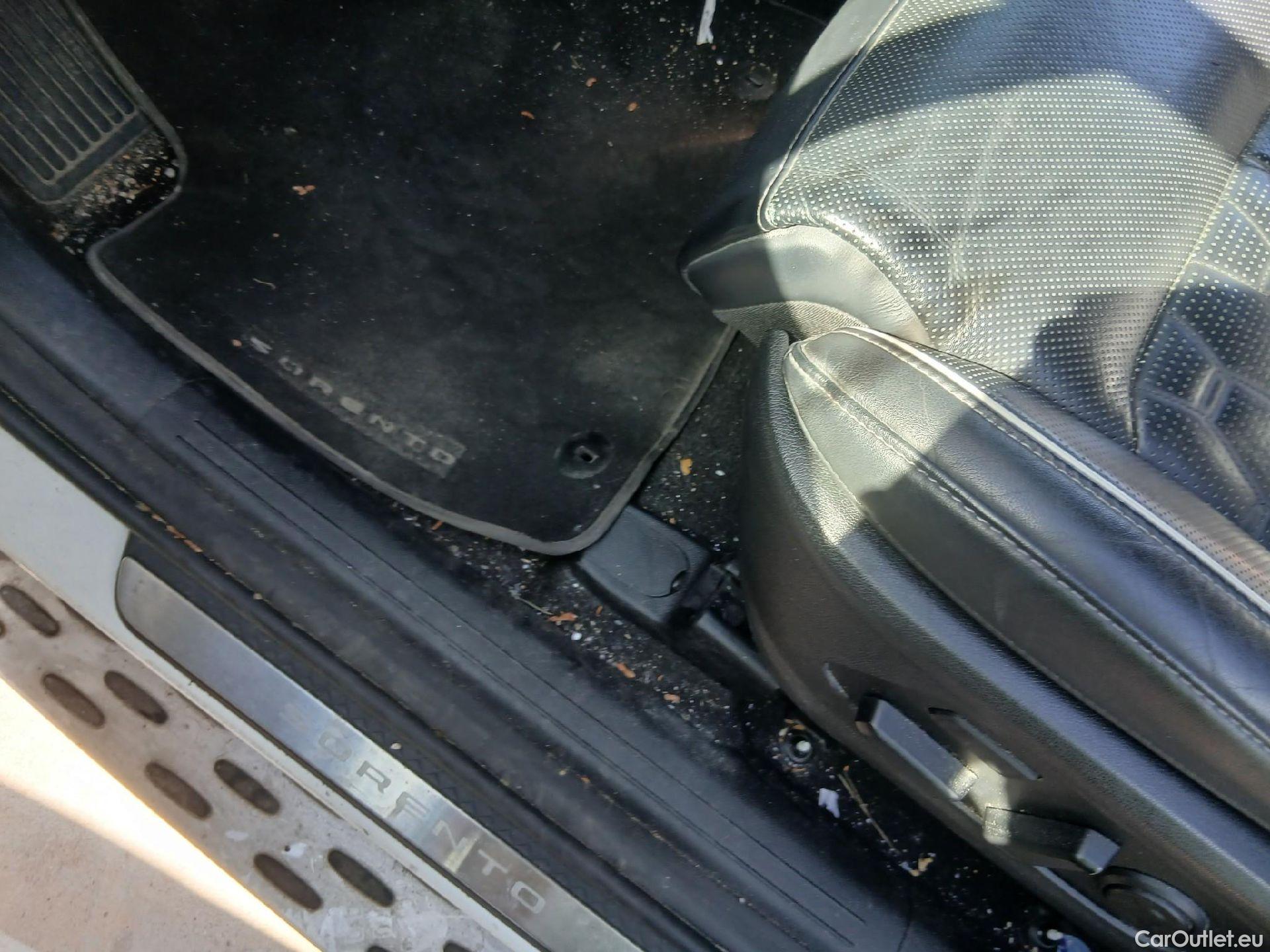  KIA  Sorento KIA  / 2020 / 5P / todoterreno 1.6 T-GDi HEV Emotion 4x2 7pl (P.Luxury) #25