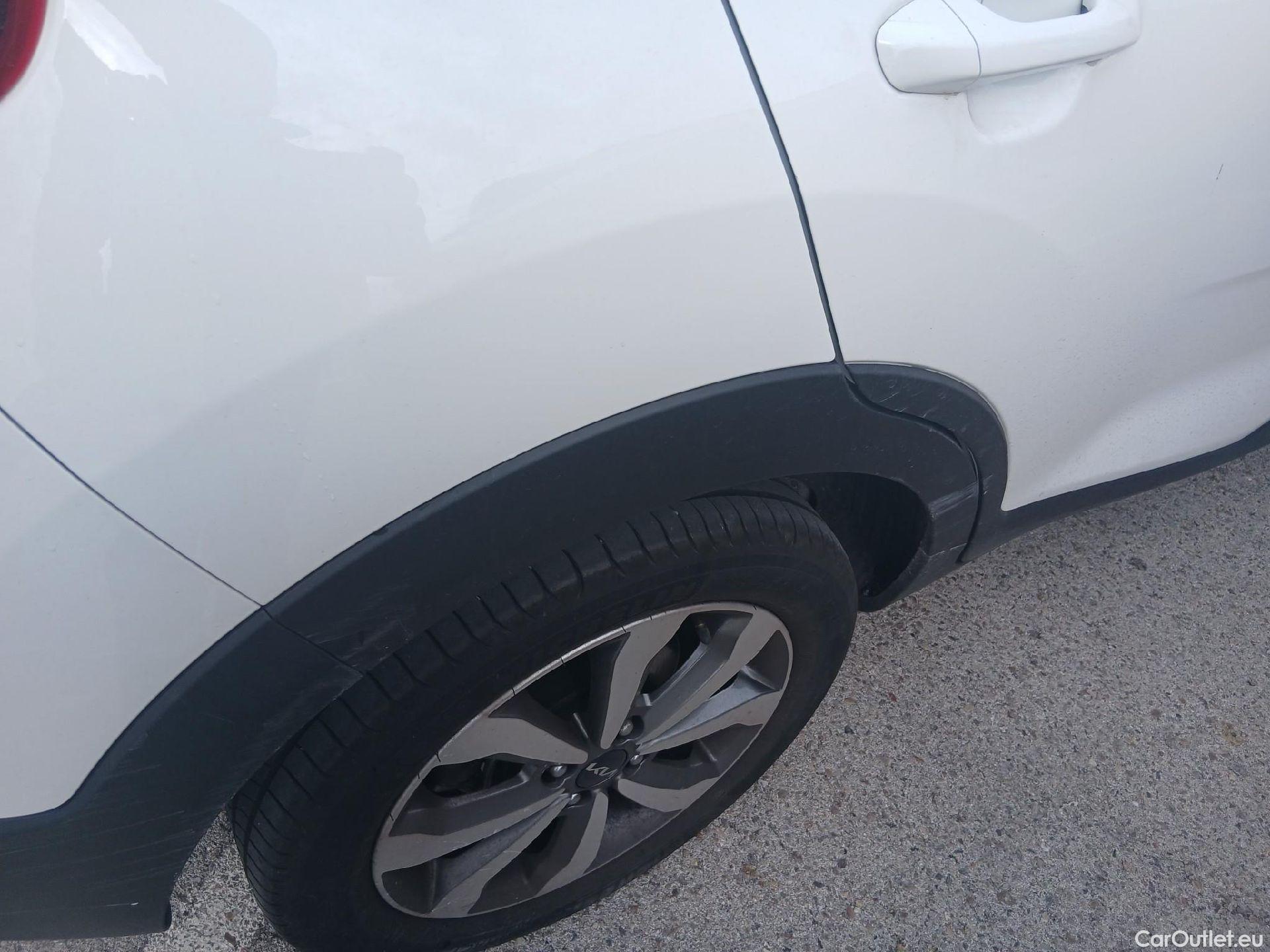  KIA  STONIC KIA  / 2017 / 5P / todoterreno 1.0 T-GDi 88kW (120CV) MHEV iMT Drive #19