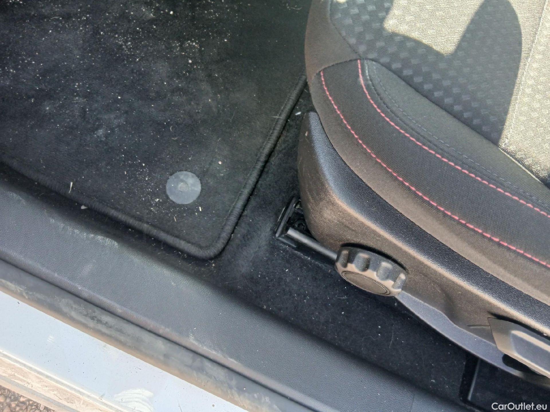  Ford  Focus FORD  / 2018 / 5P / berlina con portón 1.0 Ecoboost MHEV 92kW ST-Line #4