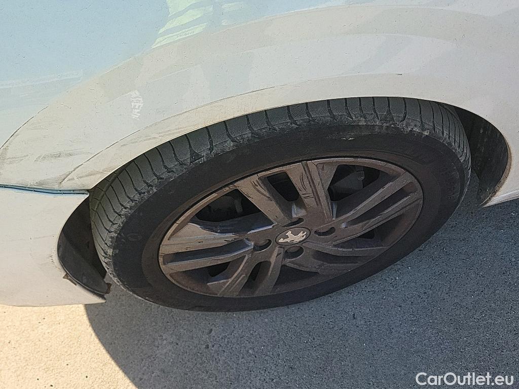  Peugeot  208 PEUGEOT  / 2019 / 5P / berlina con portón BlueHDi 73kW (100CV) Active Pack (AC) #13