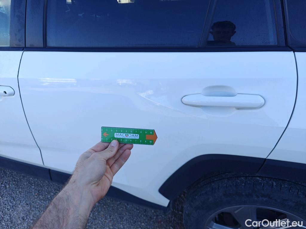  Toyota  RAV4 TOYOTA  / 2018 / 5P / todoterreno 2.5l 220H Advance 4WD #42