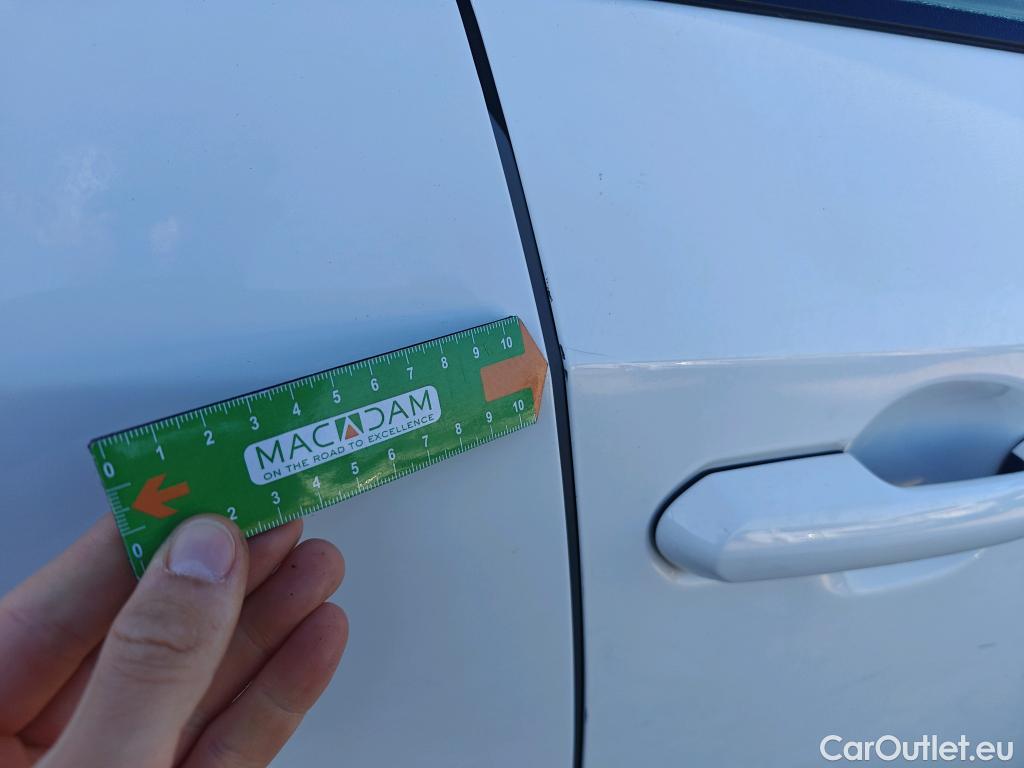  Toyota  RAV4 TOYOTA  / 2018 / 5P / todoterreno 2.5l 220H Advance 4WD #38