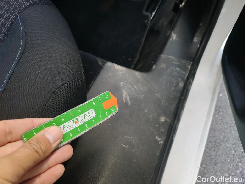  Peugeot  308 PEUGEOT  / 2017 / 5P / berlina con portón 5p Style BlueHDi 130 S&S #14