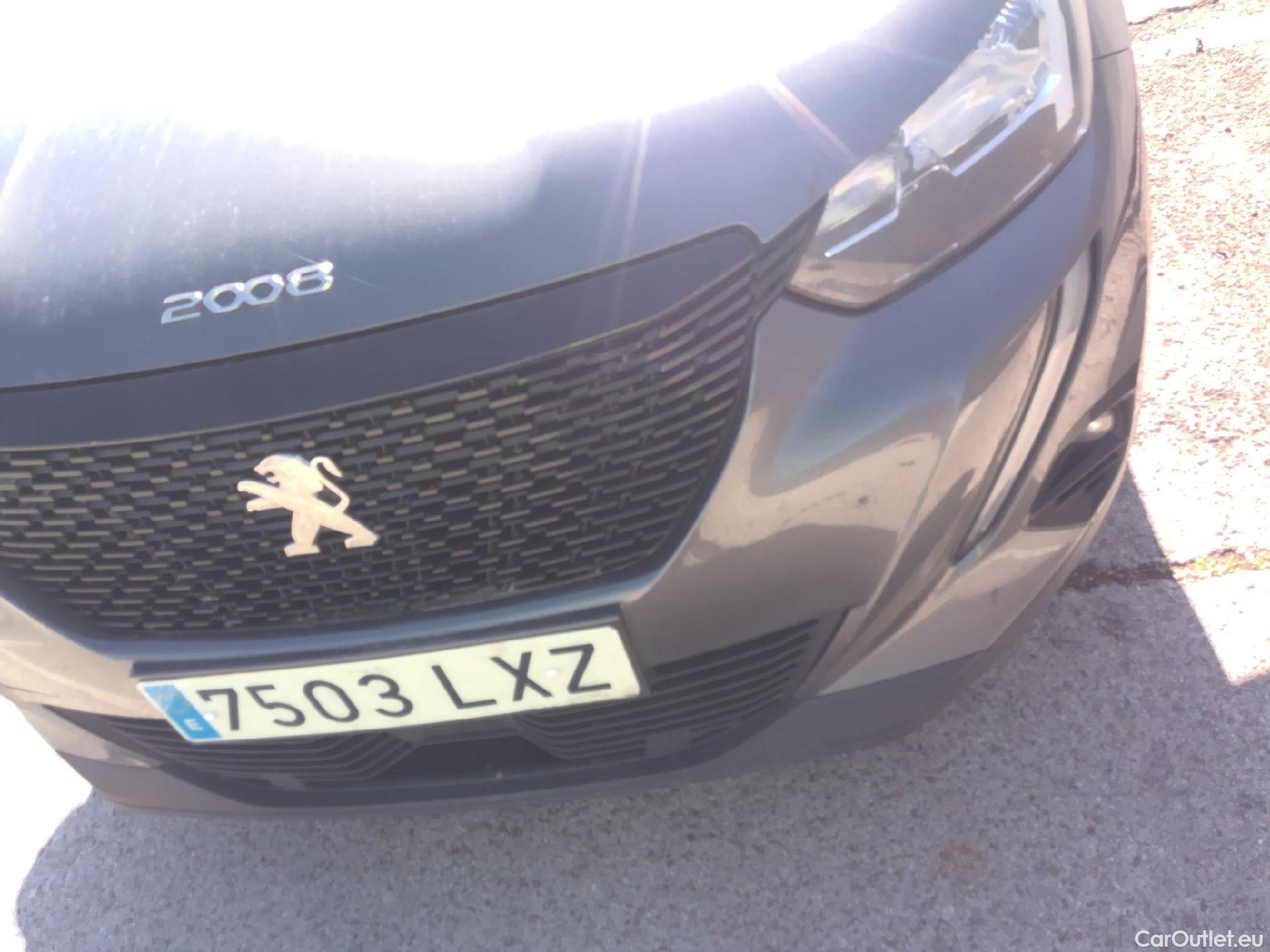  Peugeot  2008 PEUGEOT  / 2019 / 5P / todoterreno Active BlueHDI 81kW (110CV) #4