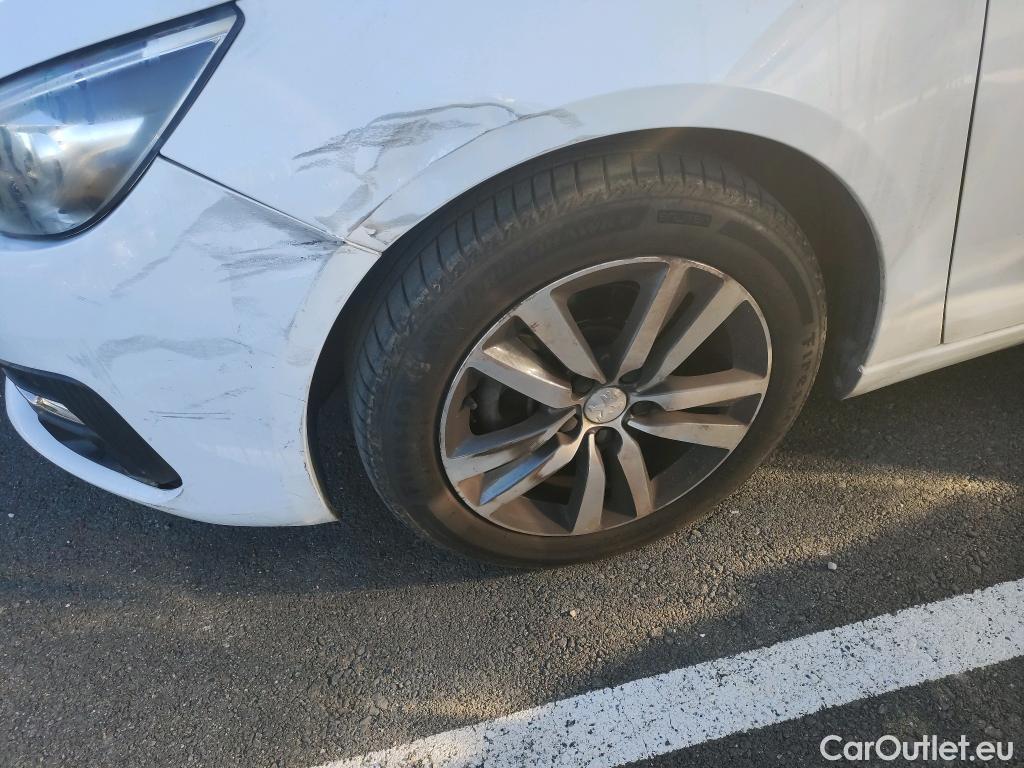  Peugeot  308 PEUGEOT  / 2017 / 5P / berlina con portón 5p Style BlueHDi 130 S&S #5