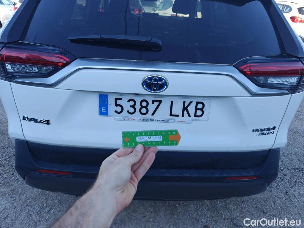  Toyota  RAV4 TOYOTA  / 2018 / 5P / todoterreno 2.5l 220H Advance 4WD #40