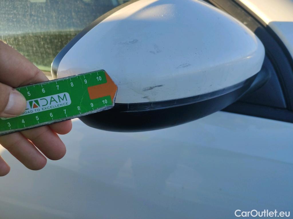  Peugeot  308 PEUGEOT  / 2017 / 5P / berlina con portón 5p Style BlueHDi 130 S&S #20