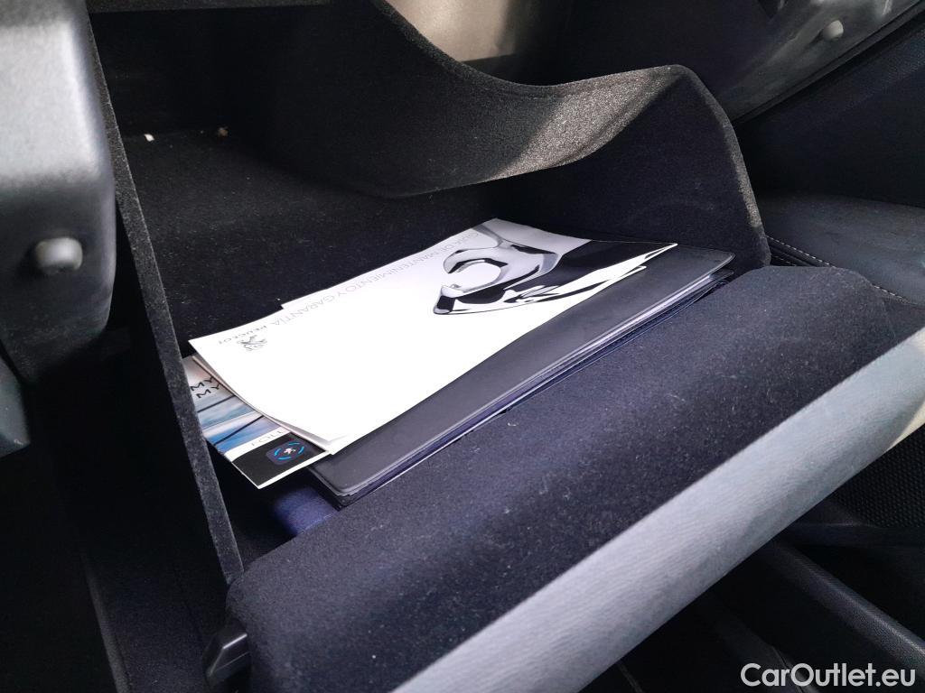  Peugeot  3008 PEUGEOT  / 2016 / 5P / todoterreno 1.5 BlueHDi 96kW S&S GT Line EAT8 #21