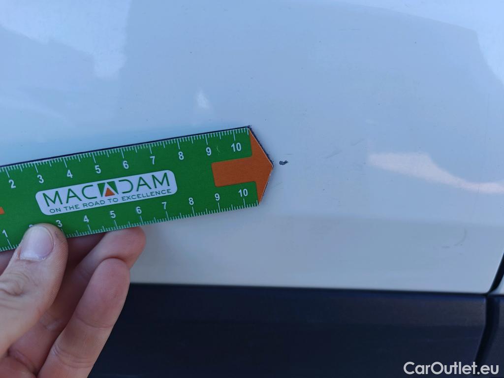  Toyota  RAV4 TOYOTA  / 2018 / 5P / todoterreno 2.5l 220H Advance 4WD #32