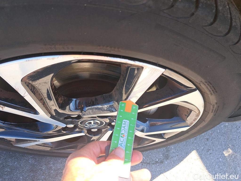  Toyota  C-HR TOYOTA  / 2016 / 5P / todoterreno 1.8 125H Advance (CX) #11