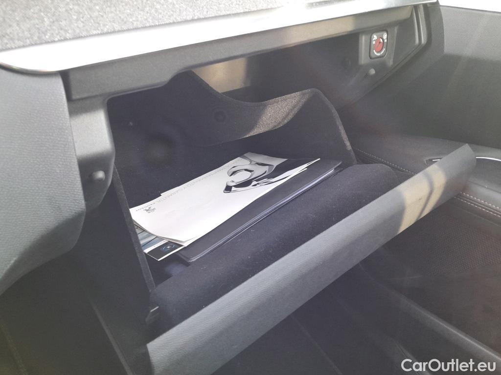  Peugeot  3008 PEUGEOT  / 2016 / 5P / todoterreno 1.5 BlueHDi 96kW S&S GT Line EAT8 #20