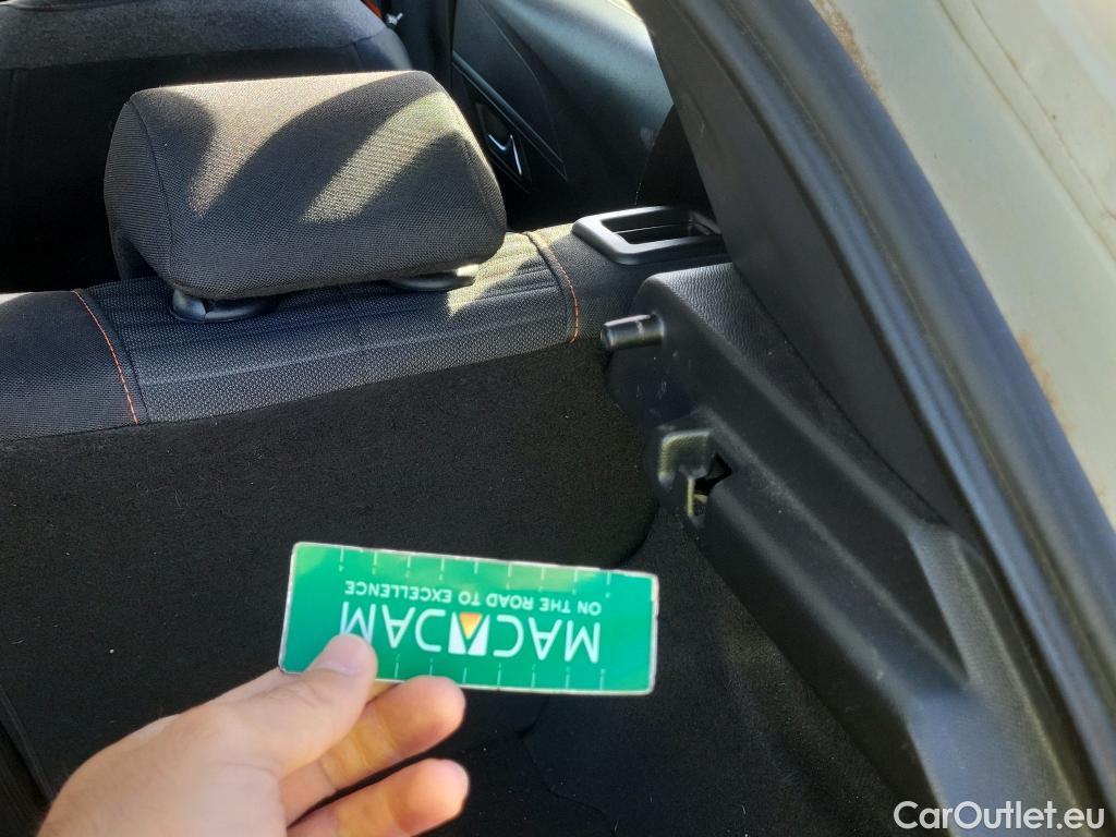  Peugeot  208 PEUGEOT  / 2019 / 5P / berlina con portón BlueHDi 73kW (100CV) Active Pack (AC) #4