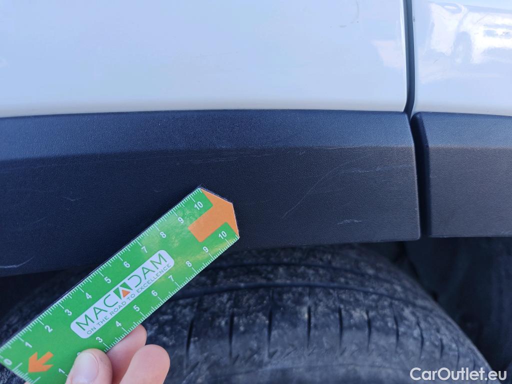  Toyota  RAV4 TOYOTA  / 2018 / 5P / todoterreno 2.5l 220H Advance 4WD #29