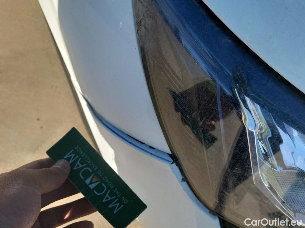  Peugeot  208 PEUGEOT  / 2019 / 5P / berlina con portón BlueHDi 73kW (100CV) Active Pack (AC) #18