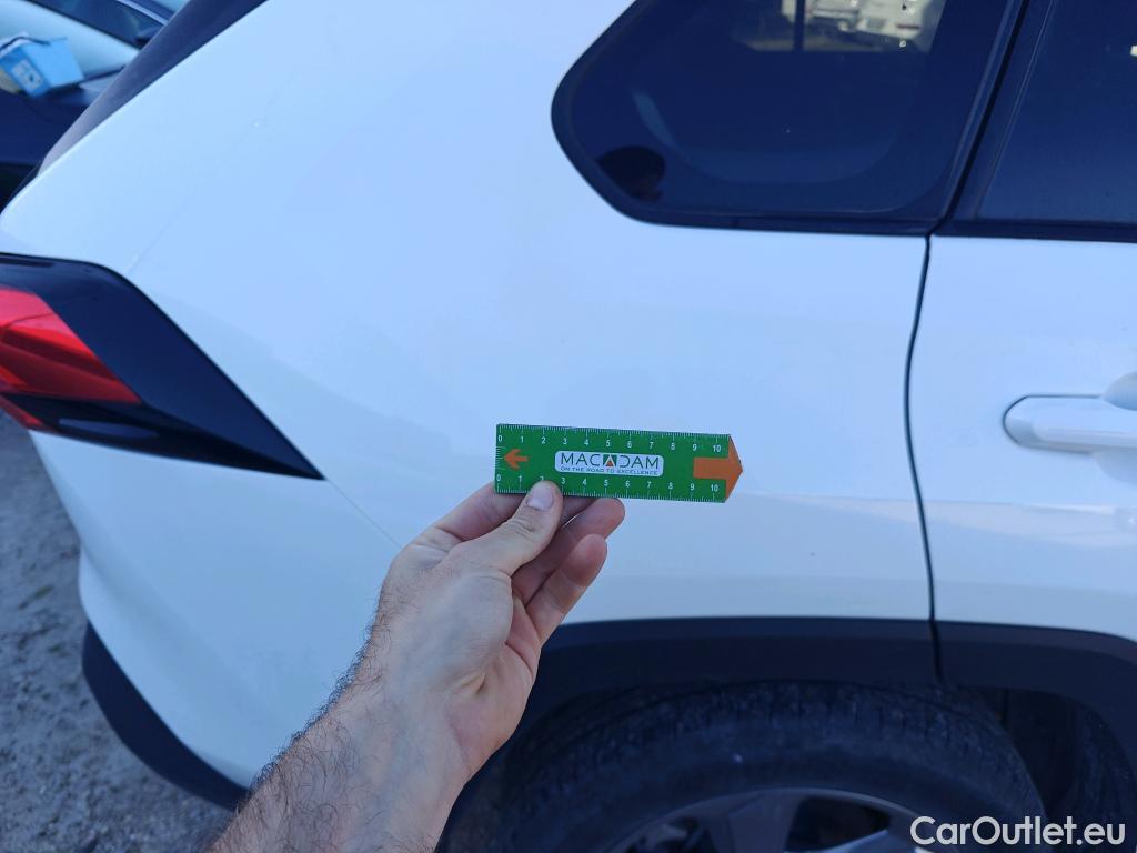  Toyota  RAV4 TOYOTA  / 2018 / 5P / todoterreno 2.5l 220H Advance 4WD #31